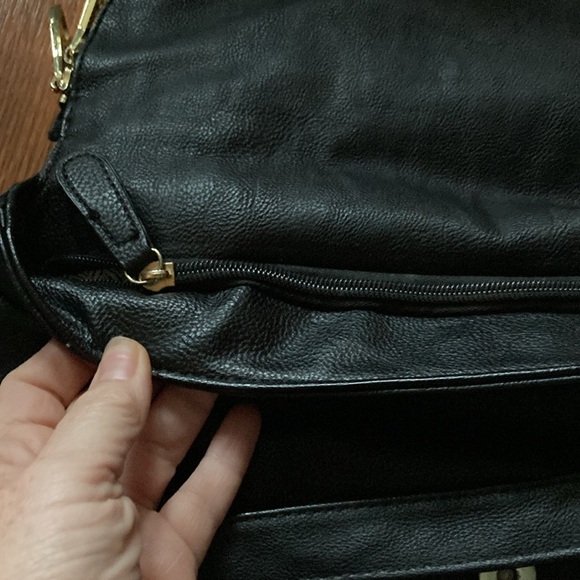 STEVE MADDEN leather black bag, fringe. Adjustable and removable shoulder strap. - Picture 14 of 15